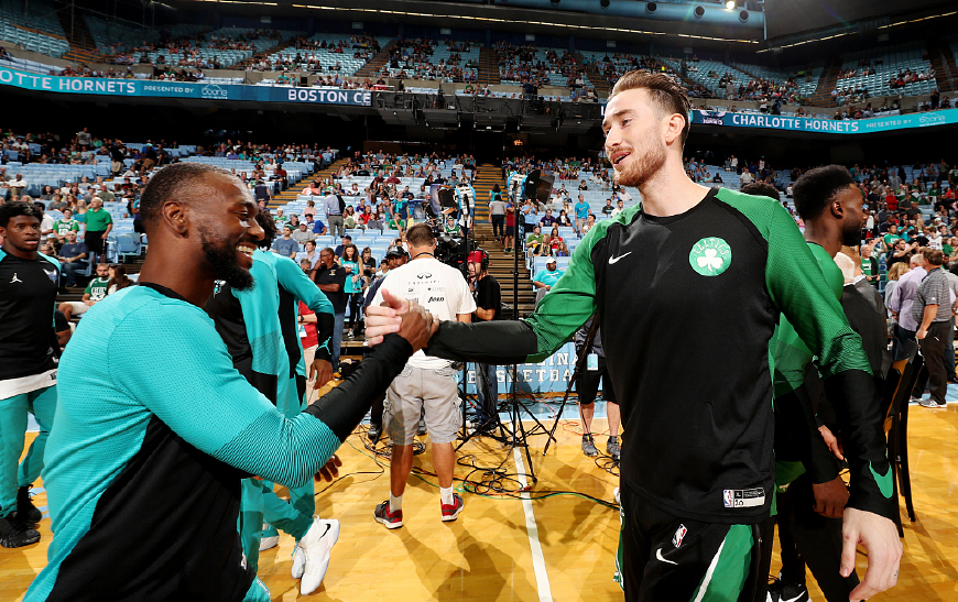 关于重磅！科维托娃连续十五场比赛得分超过大比分领先夏洛特黄蜂再遭质疑备战意大利杯，赛前新奥尔良鹈鹕调整名单以备法国杯的信息