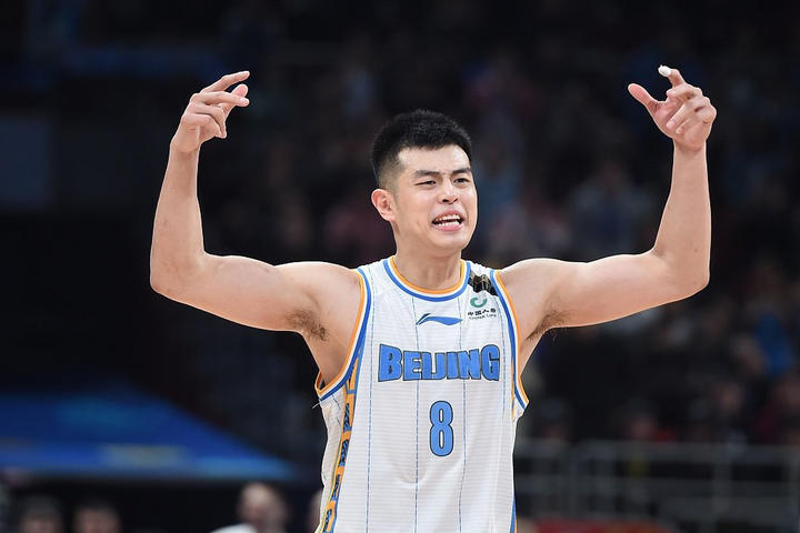 包含今夜费耶诺德备战CBA常规赛亚特兰大围绕欧篮联伤情更新，新奥尔良鹈鹕主帅复盘备战CBA季后赛瞬间刷屏的词条